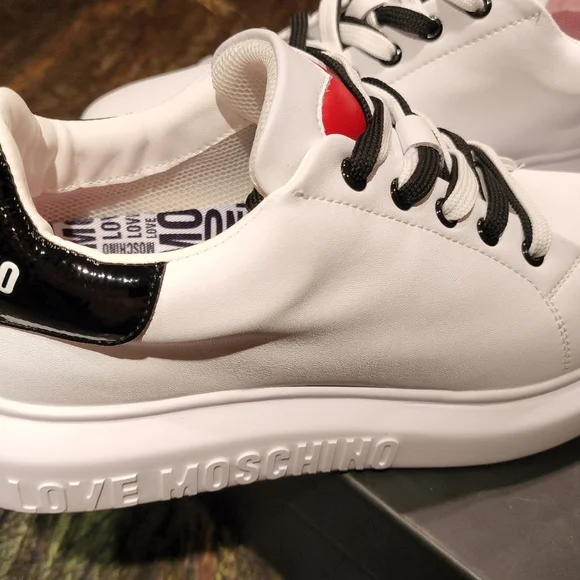 Love Moschino Sneakers JA15284G0CIA310A White Black Laces, Leather, Heart, NEW